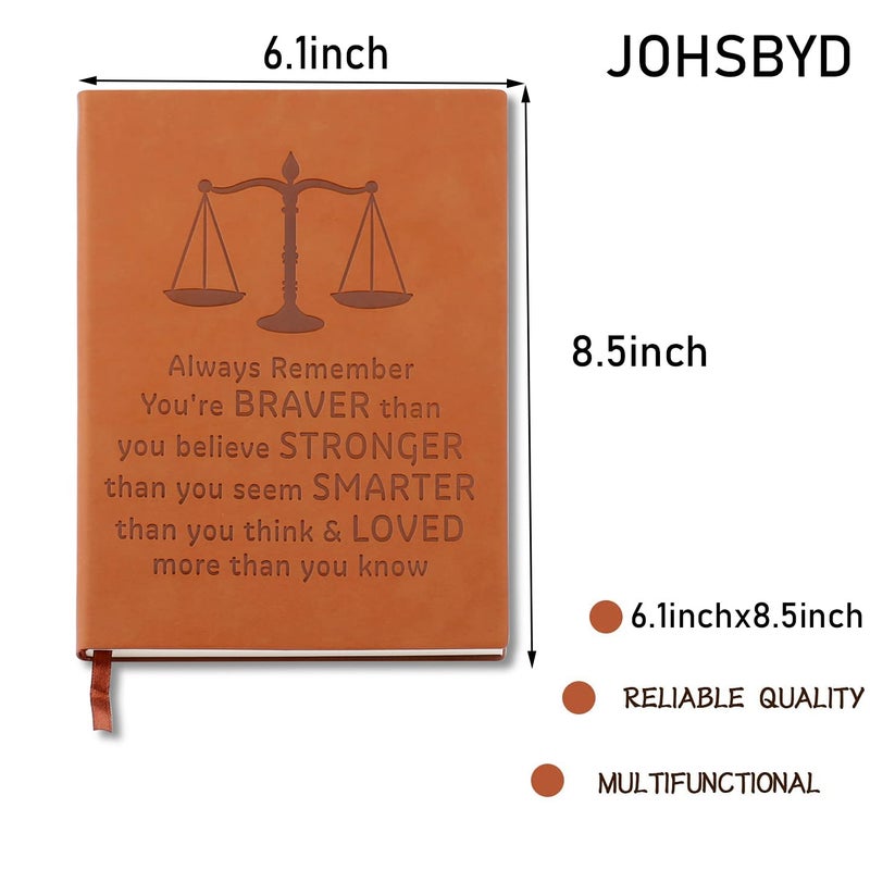 JOHSBYD المحامي هدايا دفتر ملاحظات جلدي تذكر دائمًا أنك أكثر شجاعة مما تعتقد، دفتر ملاحظات جلدي لمدرسة القانون، هدايا التخرج للمحامي المستقبلي، هدية عيد ميلاد تقدير التقاعد (بني) - Image 2